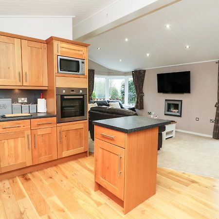 3 The Fairway Villa Котингам Екстериор снимка