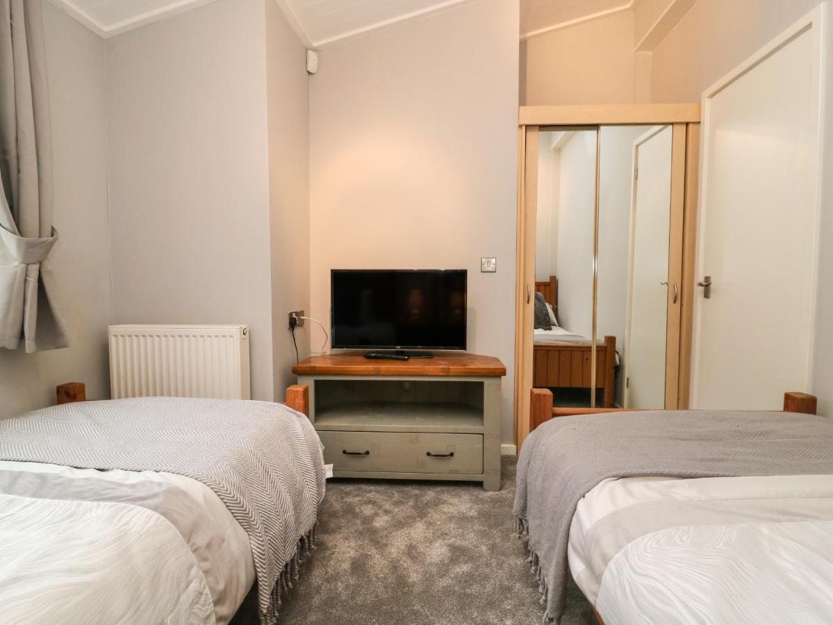 3 The Fairway Villa Котингам Екстериор снимка